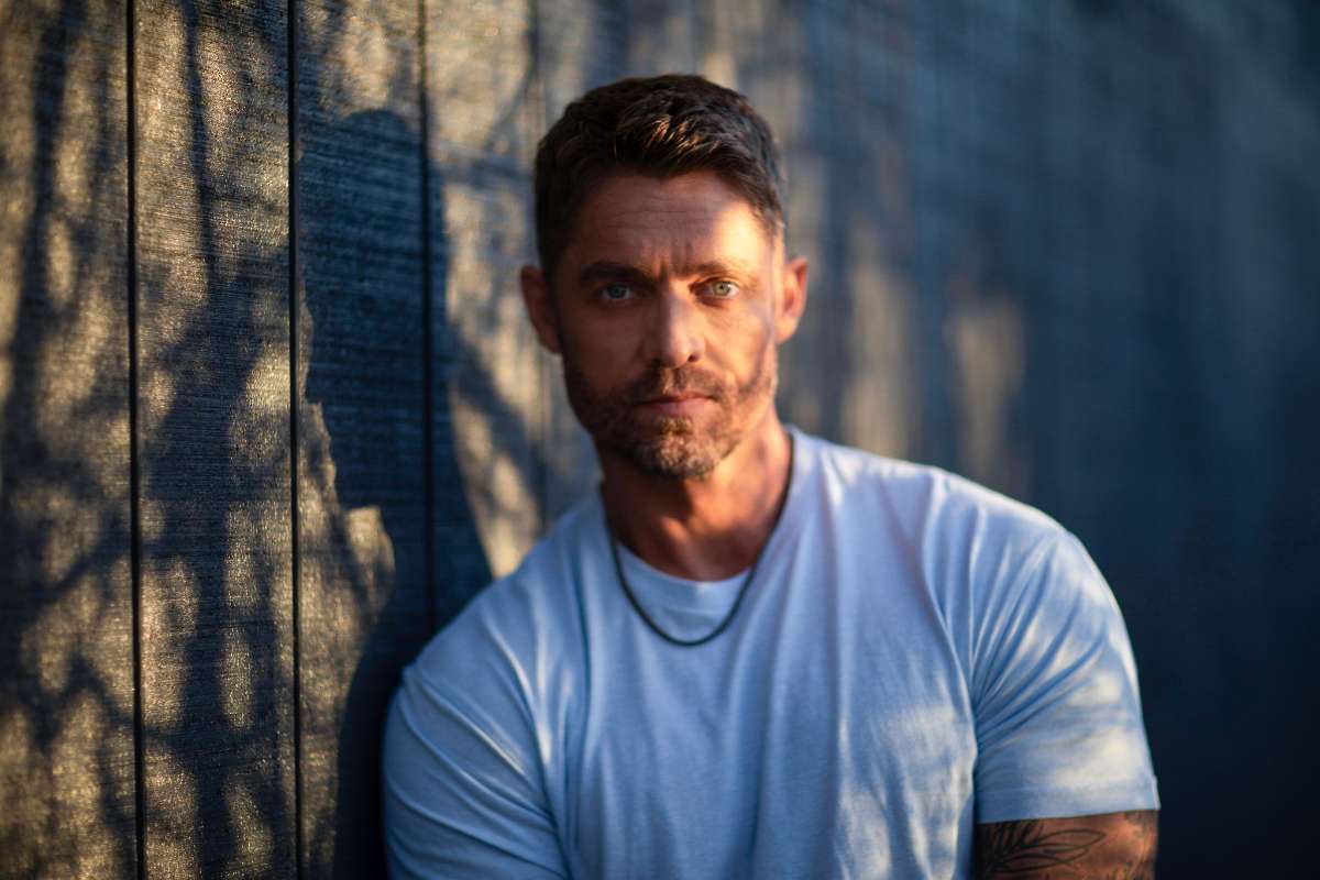 Brett Young wsg/Sadie Bass