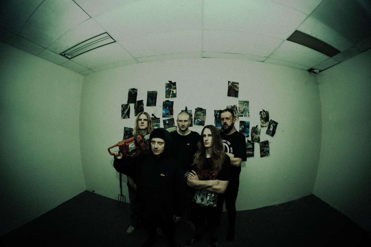 To The Grave + Crown Magnetar - The Sawed Off Suffering Tour