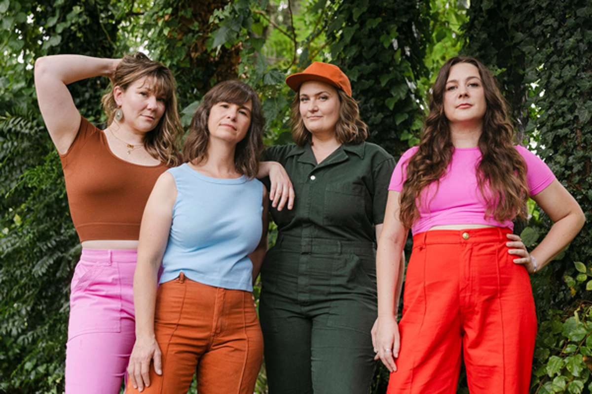 LIVESTREAM: Della Mae