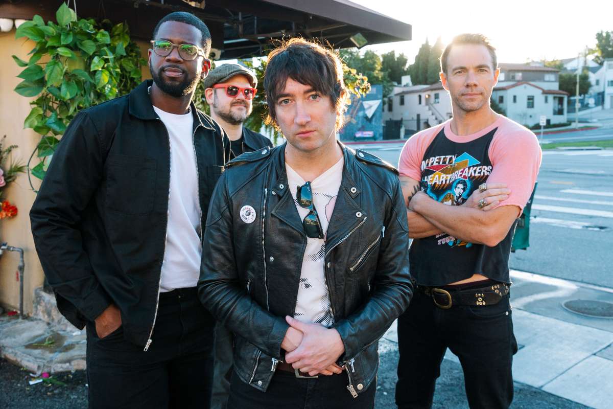 Plain White T's with Special Guest Fluorescents
