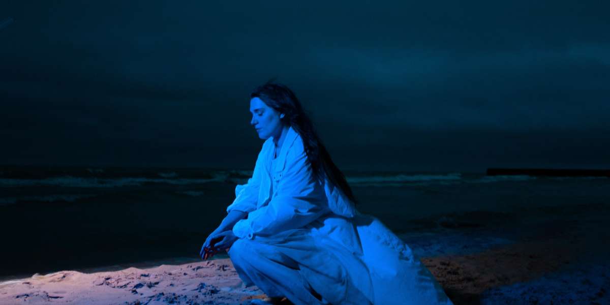 Show poster for “Gia Margaret is on tour s i n g i n g”