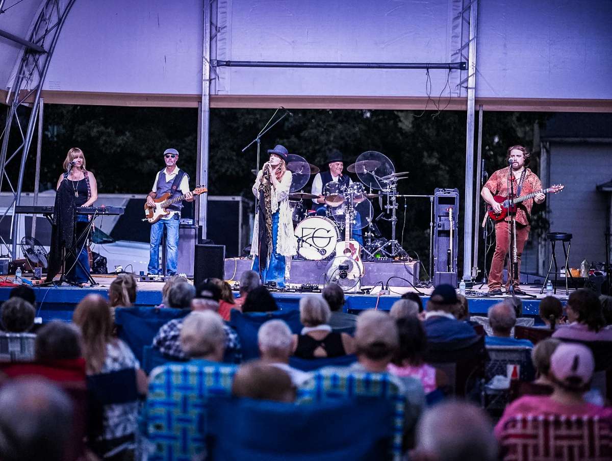 CO-HEADLINERS: FLEETWOOD GOLD / PETERSON & COWSILL
