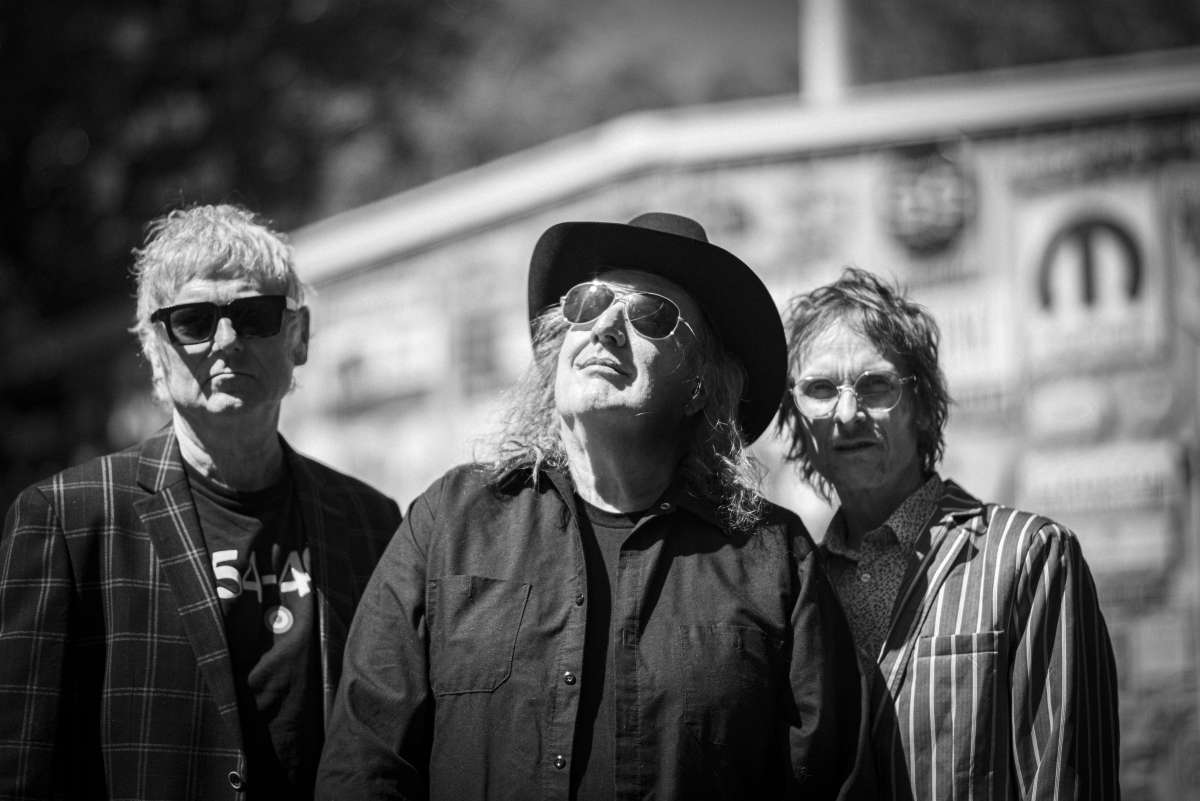Drivin’ n’ Cryin’ - Crushing Flowers Tour